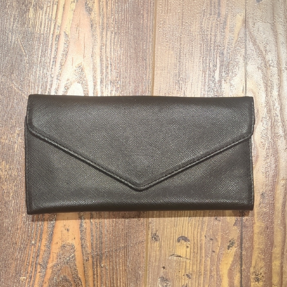 Roots Elegant Black Leather Wallet